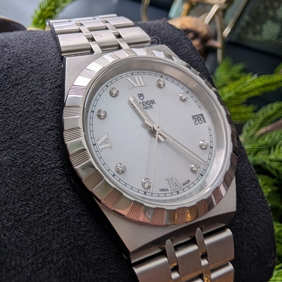 TUDOR Royal 34mm mother of pearl and diamond face - Picture 17 of 17